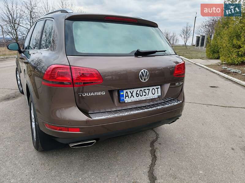 Внедорожник / Кроссовер Volkswagen Touareg 2013 в Харькове