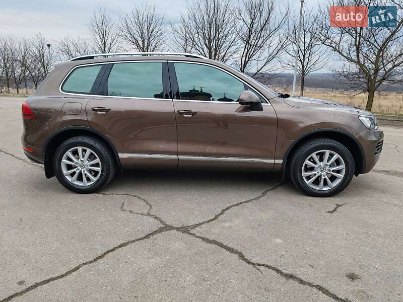 Внедорожник / Кроссовер Volkswagen Touareg 2013 в Харькове