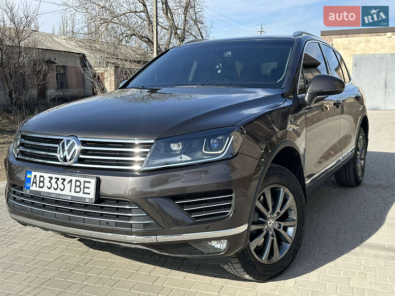 Позашляховик / Кросовер Volkswagen Touareg 2014 в 