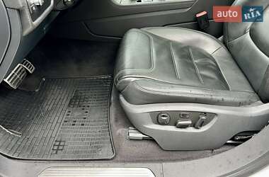 Позашляховик / Кросовер Volkswagen Touareg 2013 в 