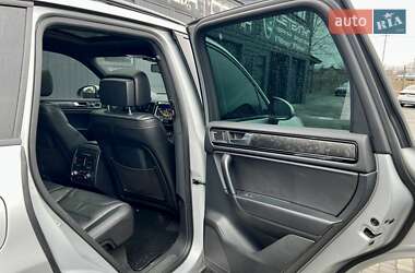 Позашляховик / Кросовер Volkswagen Touareg 2013 в 