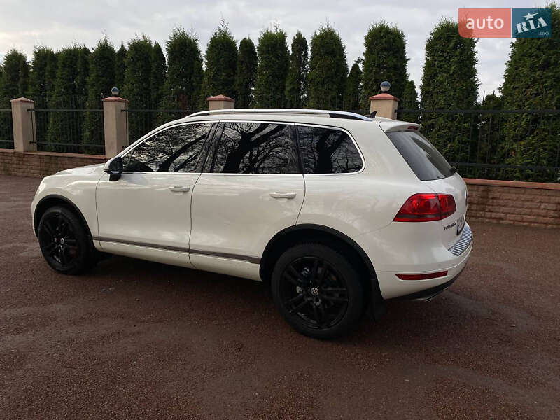 Позашляховик / Кросовер Volkswagen Touareg 2011 в Василькові