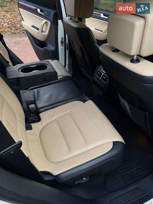 Позашляховик / Кросовер Volkswagen Touareg 2011 в Василькові