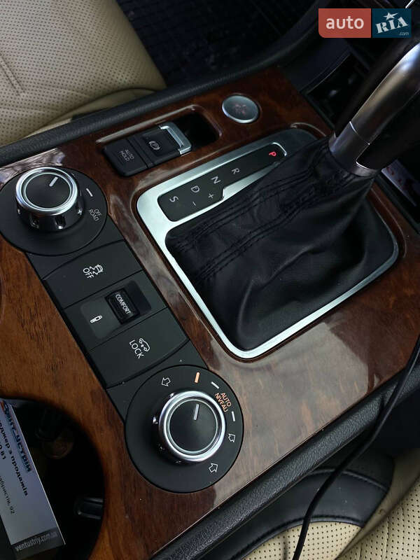 Позашляховик / Кросовер Volkswagen Touareg 2011 в Василькові