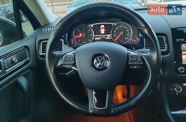 Позашляховик / Кросовер Volkswagen Touareg 2013 в 
