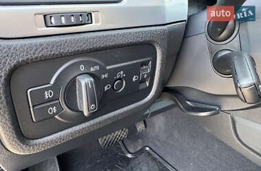 Позашляховик / Кросовер Volkswagen Touareg 2012 в 