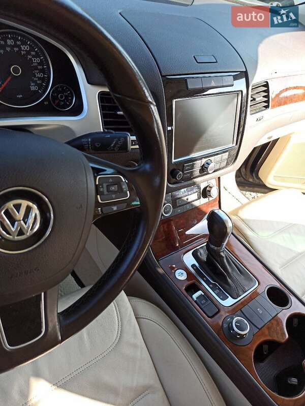 Позашляховик / Кросовер Volkswagen Touareg 2014 в Львові
