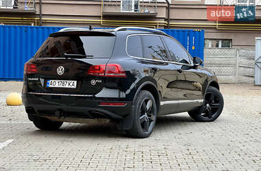 Позашляховик / Кросовер Volkswagen Touareg 2011 в 