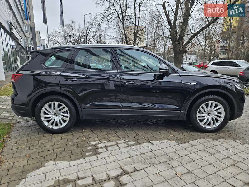 Внедорожник / Кроссовер Volkswagen Touareg 2020 в Киеве