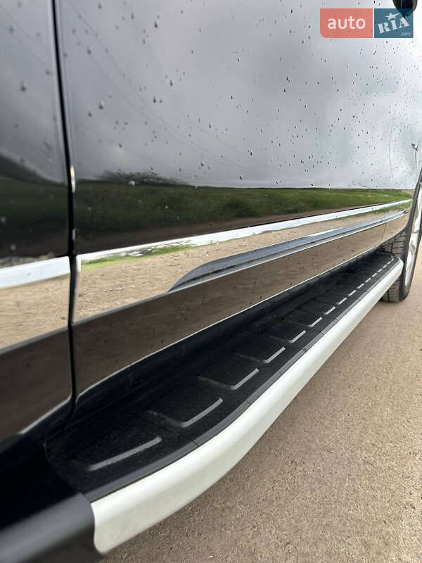 Позашляховик / Кросовер Volkswagen Touareg 2014 в Одесі