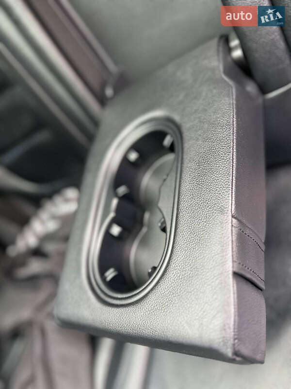 Позашляховик / Кросовер Volkswagen Touareg 2014 в Одесі