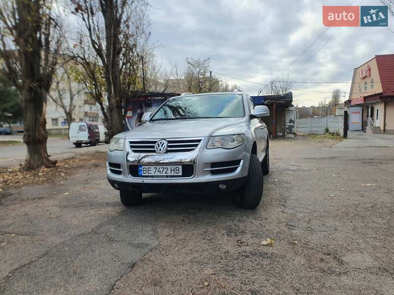 Внедорожник / Кроссовер Volkswagen Touareg 2008 в Николаеве