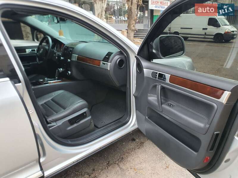 Внедорожник / Кроссовер Volkswagen Touareg 2008 в Николаеве