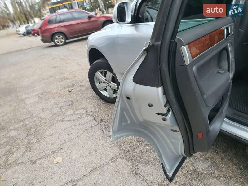 Внедорожник / Кроссовер Volkswagen Touareg 2008 в Николаеве