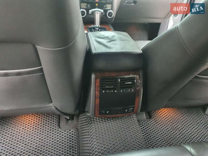 Внедорожник / Кроссовер Volkswagen Touareg 2008 в Николаеве