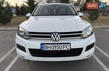 Позашляховик / Кросовер Volkswagen Touareg 2014 в 