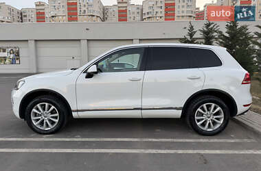 Позашляховик / Кросовер Volkswagen Touareg 2014 в 