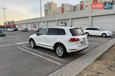 Позашляховик / Кросовер Volkswagen Touareg 2014 в 