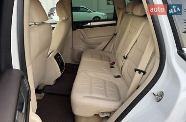 Позашляховик / Кросовер Volkswagen Touareg 2014 в 