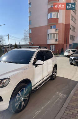 Внедорожник / Кроссовер Volkswagen Touareg 2012 в Тернополе