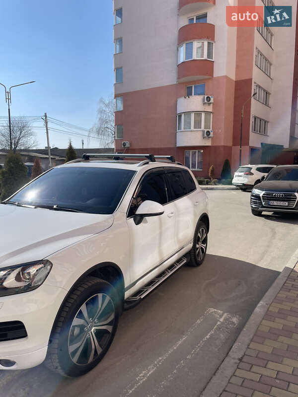 Внедорожник / Кроссовер Volkswagen Touareg 2012 в 