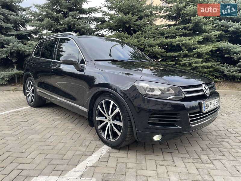 Позашляховик / Кросовер Volkswagen Touareg 2012 в 