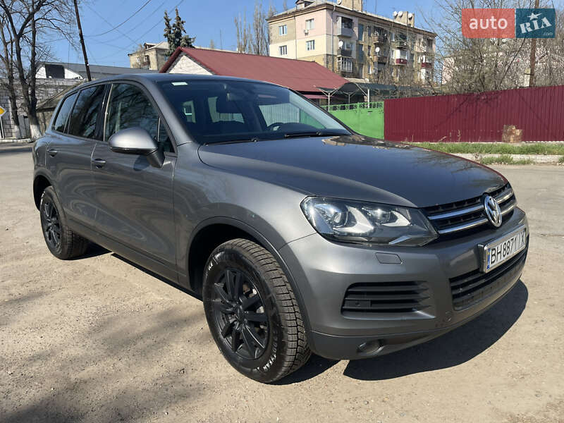 Внедорожник / Кроссовер Volkswagen Touareg 2013 в Рени