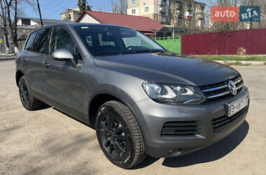 Внедорожник / Кроссовер Volkswagen Touareg 2013 в Рени