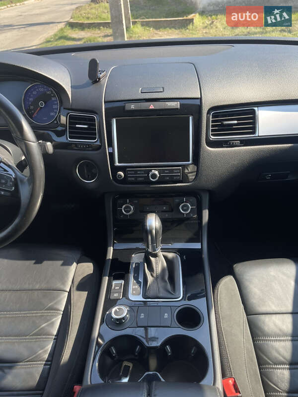 Внедорожник / Кроссовер Volkswagen Touareg 2013 в Рени