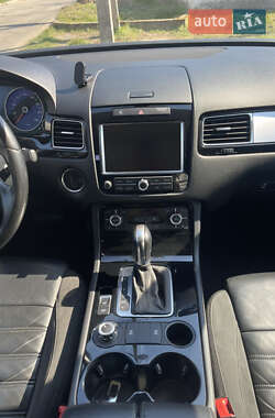 Внедорожник / Кроссовер Volkswagen Touareg 2013 в Рени
