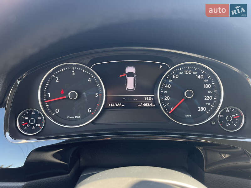 Внедорожник / Кроссовер Volkswagen Touareg 2013 в Рени