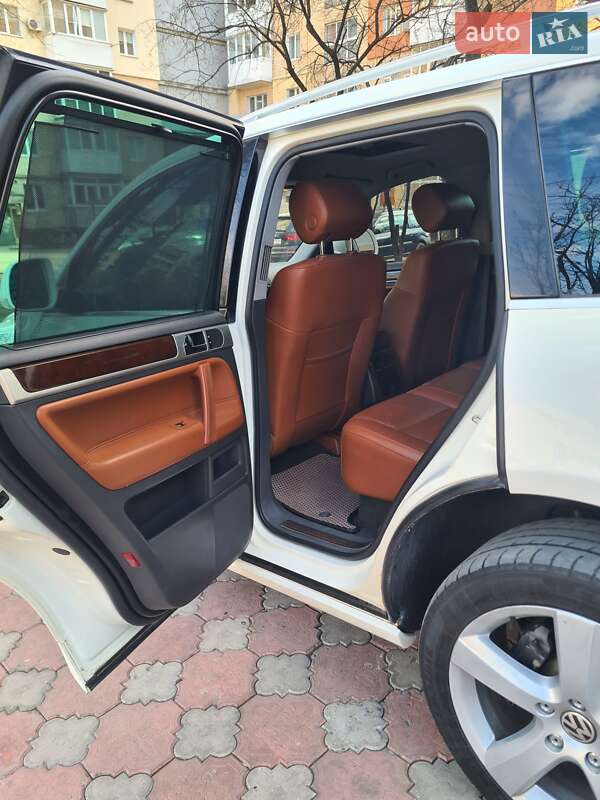 Позашляховик / Кросовер Volkswagen Touareg 2010 в Кам'янець-Подільському