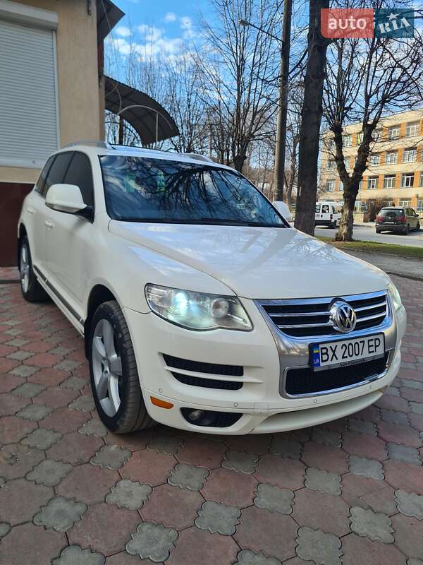 Позашляховик / Кросовер Volkswagen Touareg 2010 в Кам'янець-Подільському