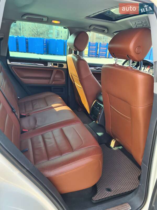 Позашляховик / Кросовер Volkswagen Touareg 2010 в Кам'янець-Подільському