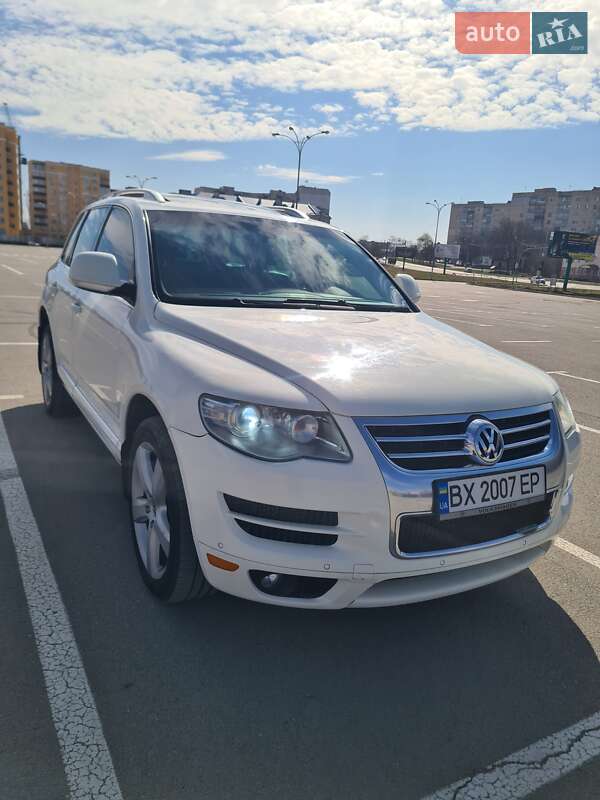 Позашляховик / Кросовер Volkswagen Touareg 2010 в Кам'янець-Подільському