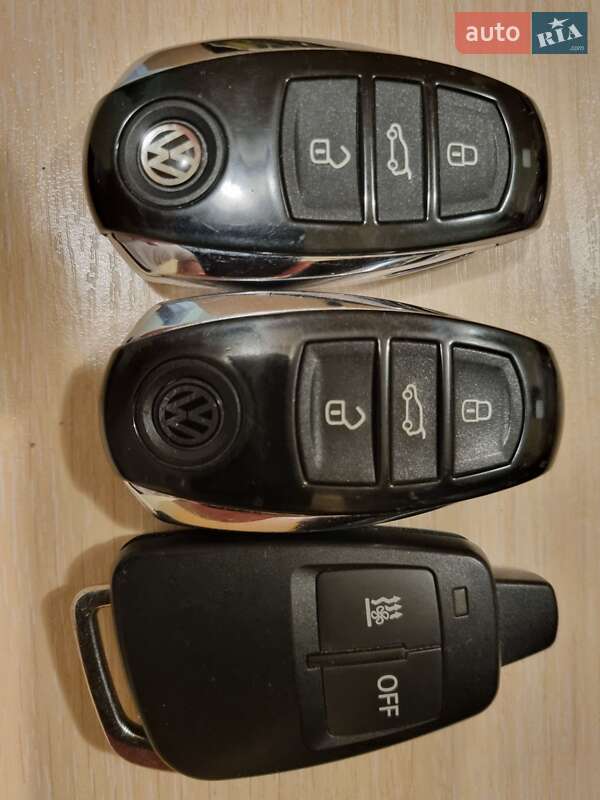 Внедорожник / Кроссовер Volkswagen Touareg 2015 в Днепре