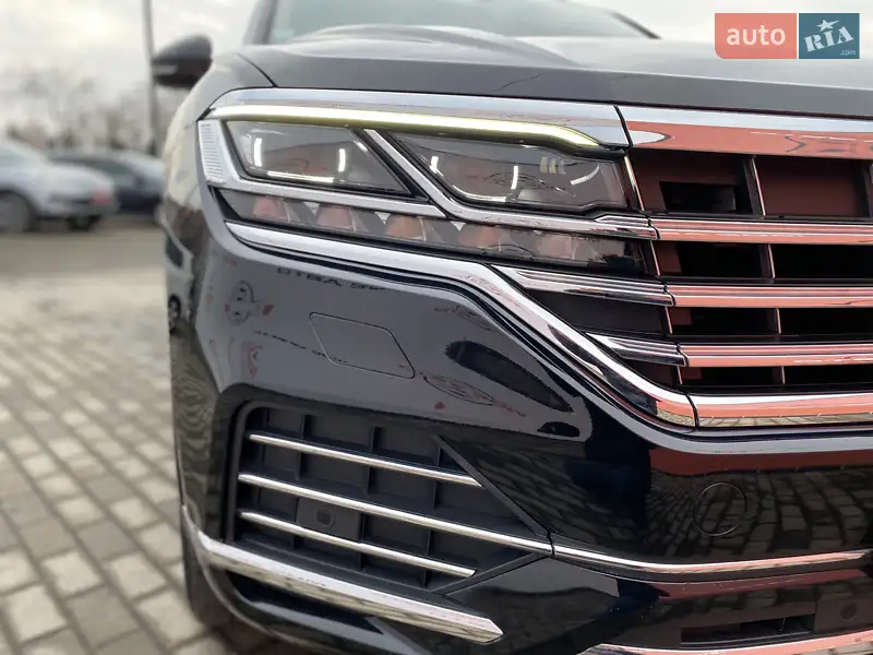 Внедорожник / Кроссовер Volkswagen Touareg 2018 в 