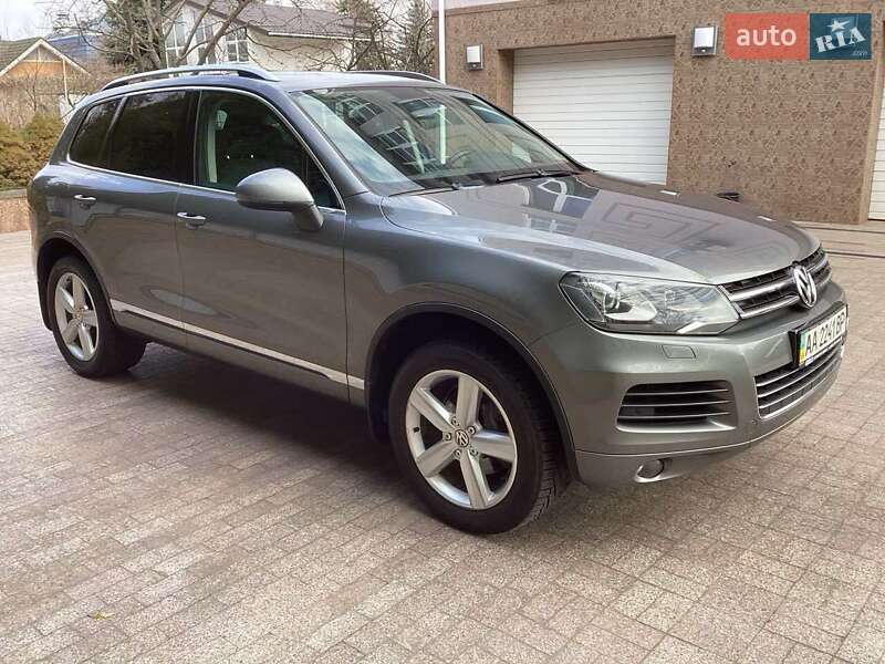Внедорожник / Кроссовер Volkswagen Touareg 2013 в 