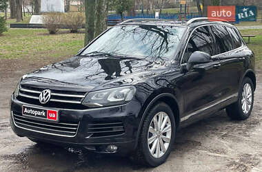 Позашляховик / Кросовер Volkswagen Touareg 2011 в 