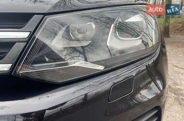 Позашляховик / Кросовер Volkswagen Touareg 2011 в 