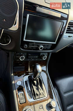 Внедорожник / Кроссовер Volkswagen Touareg 2012 в 