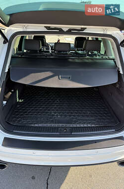 Внедорожник / Кроссовер Volkswagen Touareg 2012 в 