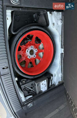 Внедорожник / Кроссовер Volkswagen Touareg 2012 в 