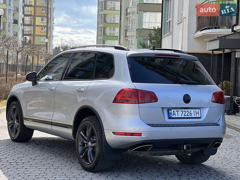 Позашляховик / Кросовер Volkswagen Touareg 2011 в Чернівцях