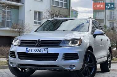 Позашляховик / Кросовер Volkswagen Touareg 2011 в Чернівцях