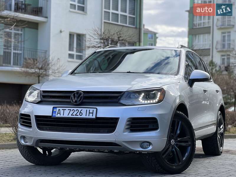 Позашляховик / Кросовер Volkswagen Touareg 2011 в Чернівцях