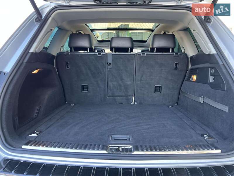 Позашляховик / Кросовер Volkswagen Touareg 2011 в Чернівцях