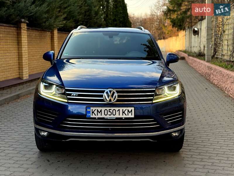 Внедорожник / Кроссовер Volkswagen Touareg 2015 в Хмельницком