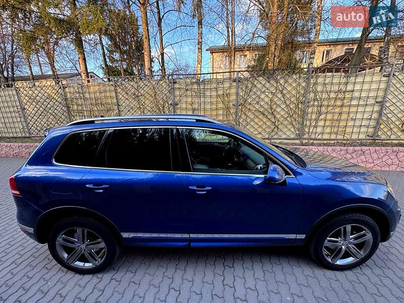 Внедорожник / Кроссовер Volkswagen Touareg 2015 в Хмельницком