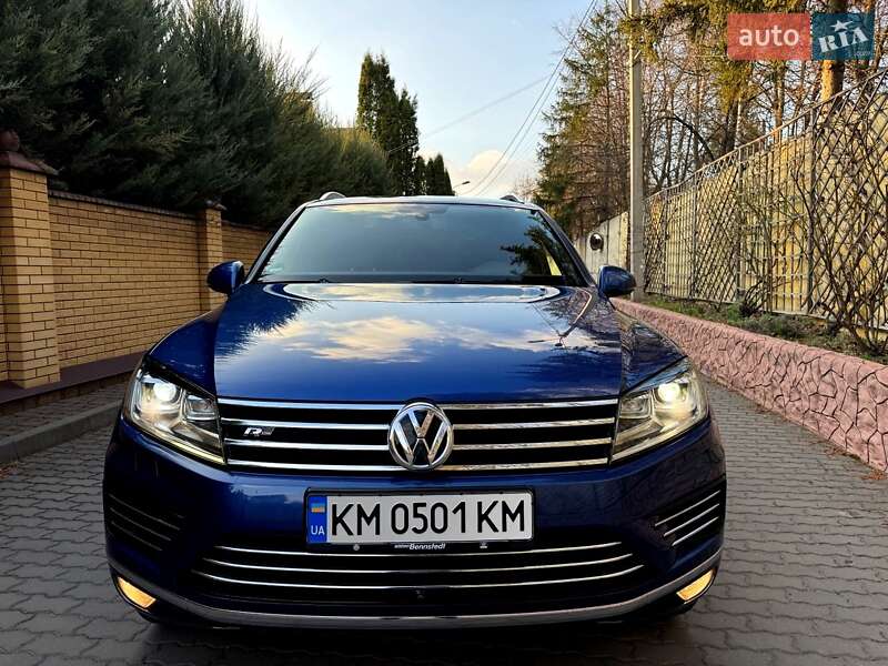 Внедорожник / Кроссовер Volkswagen Touareg 2015 в Хмельницком